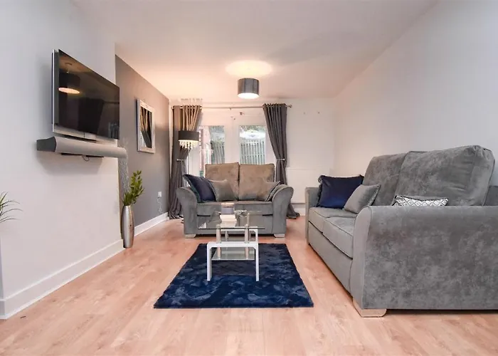 Foxley Place: Mk City House For Large Groups