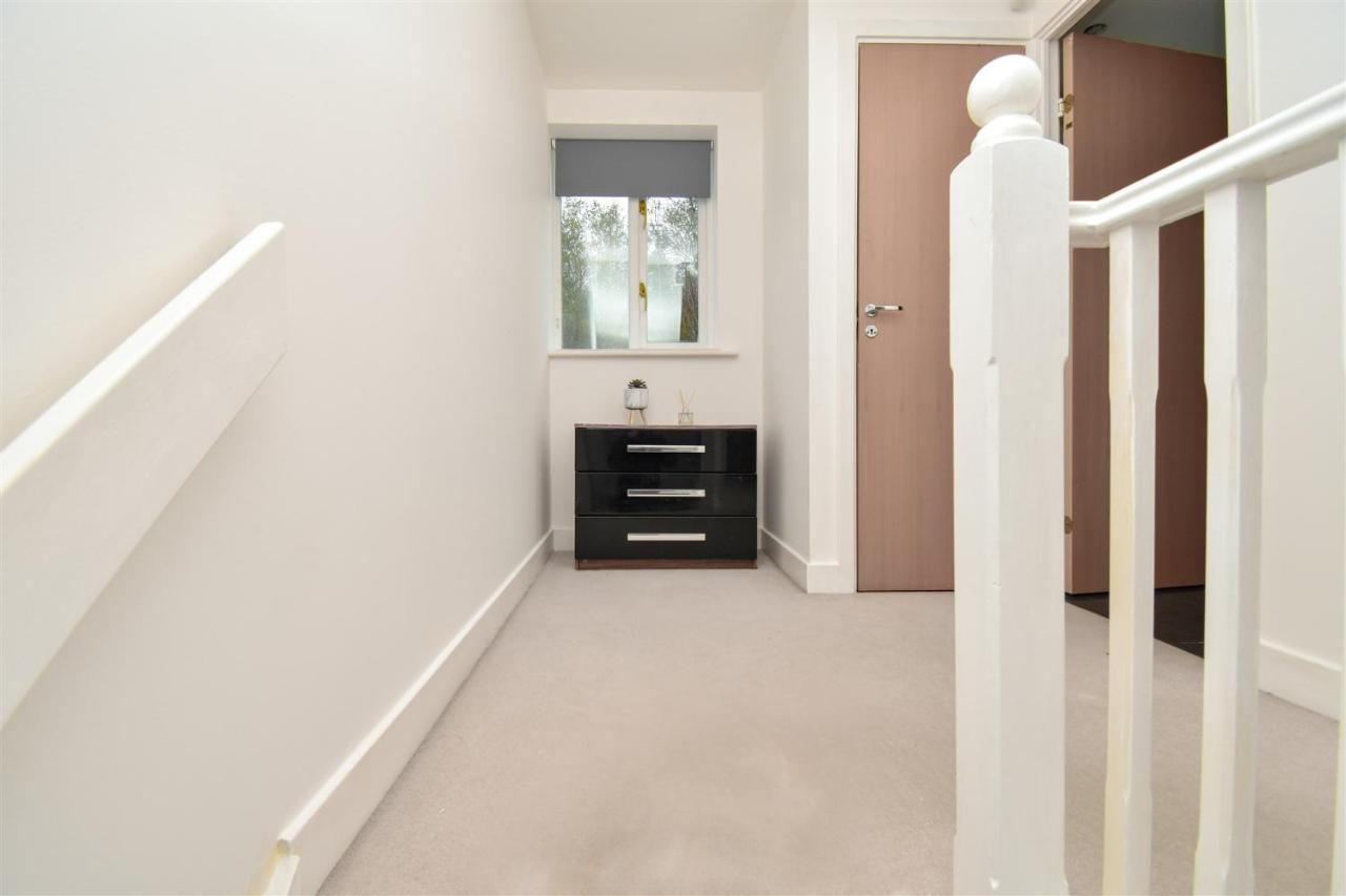 Holiday home Foxley Place: Mk House For Large Groups