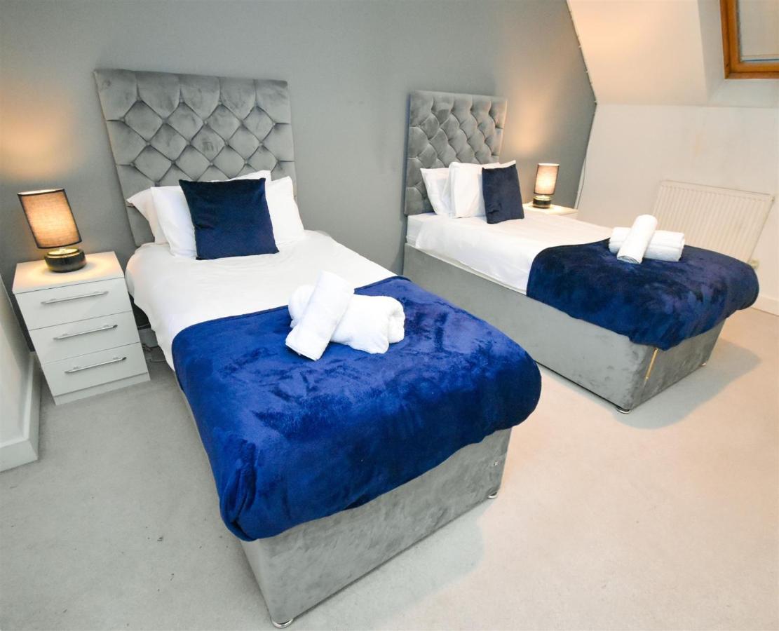 Foxley Place: Mk House For Large Groups Milton Keynes