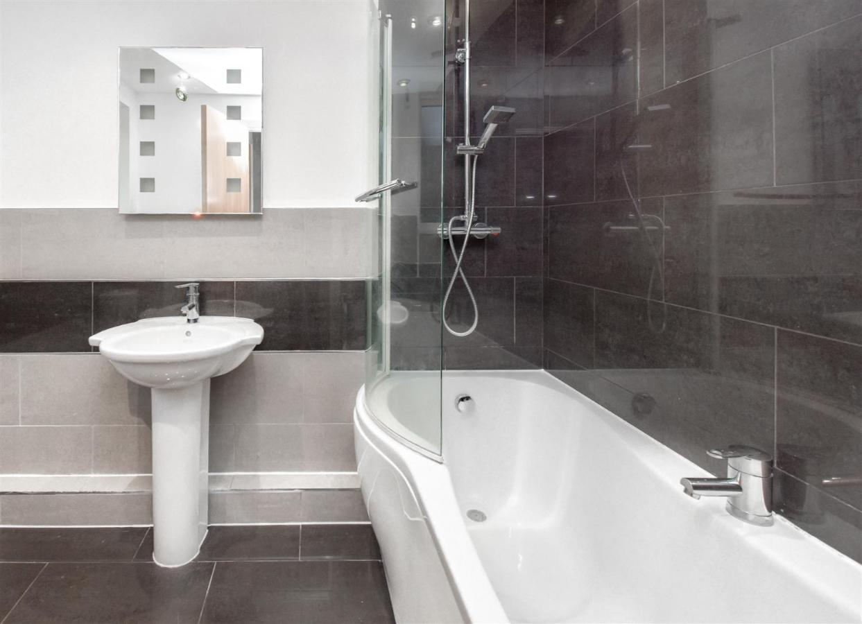 Foxley Place: Mk House For Large Groups Holiday home *