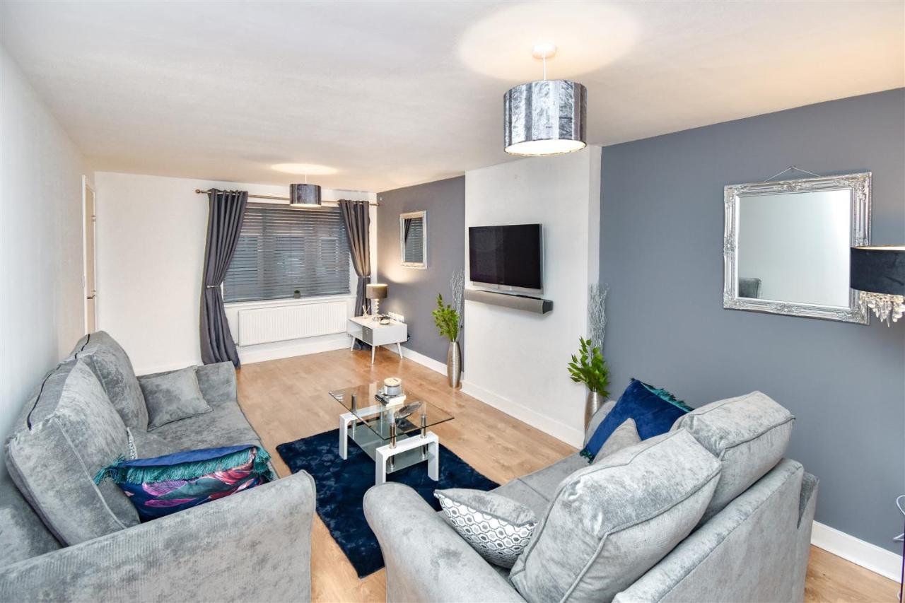 Foxley Place: Mk House For Large Groups Milton Keynes