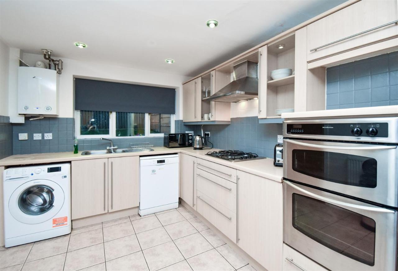 Foxley Place: Mk House For Large Groups