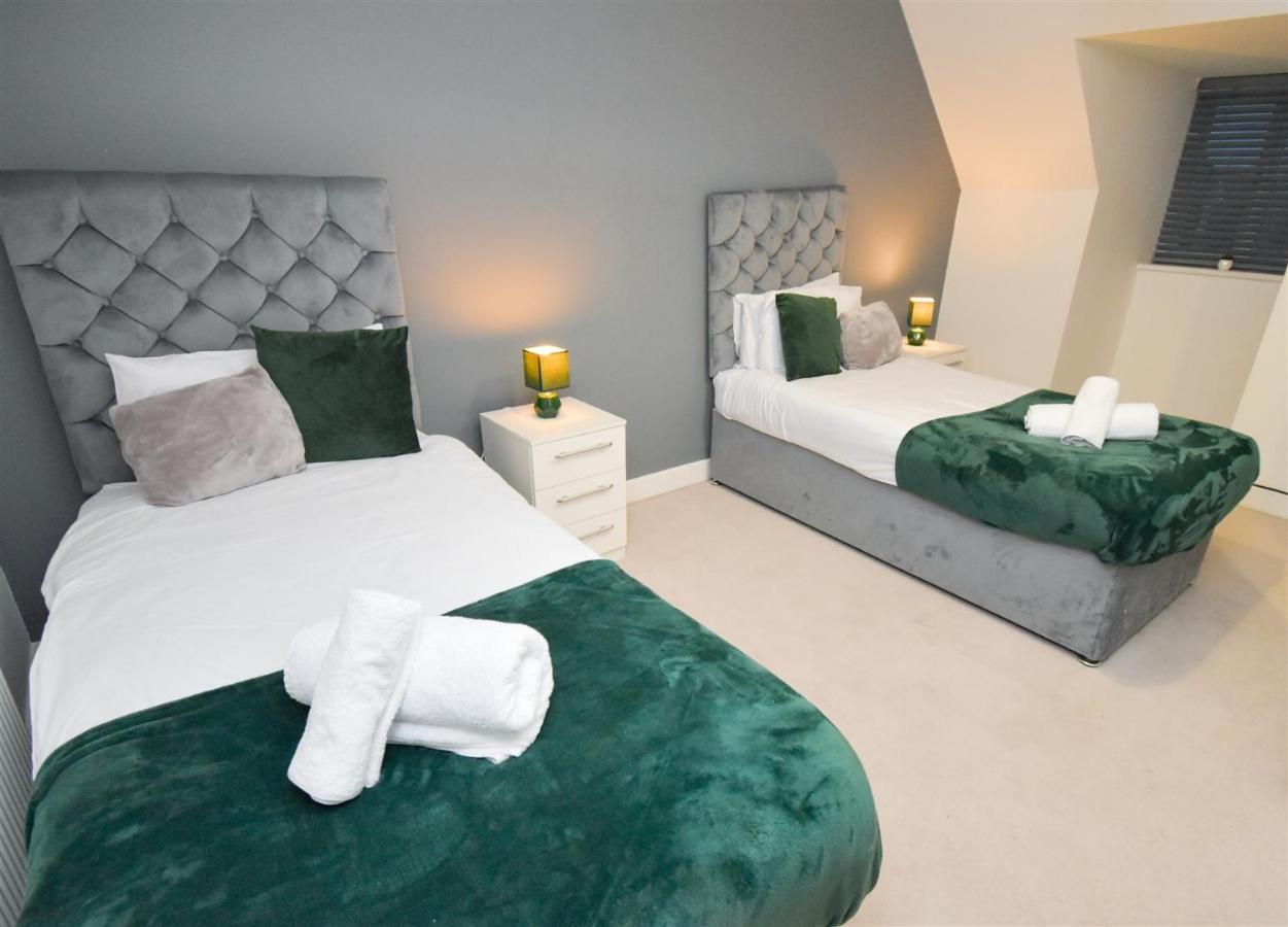 Foxley Place: Mk House For Large Groups