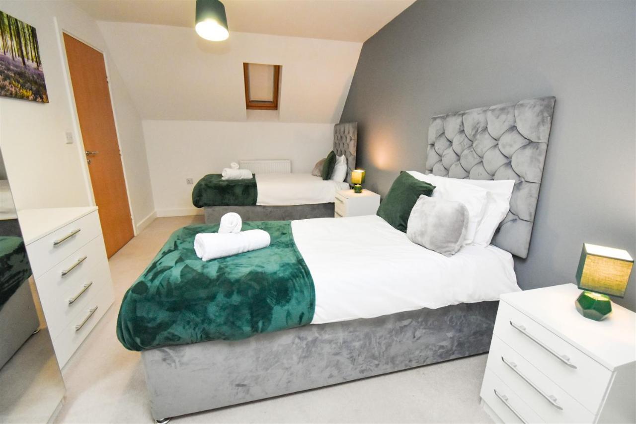 Foxley Place: Mk House For Large Groups