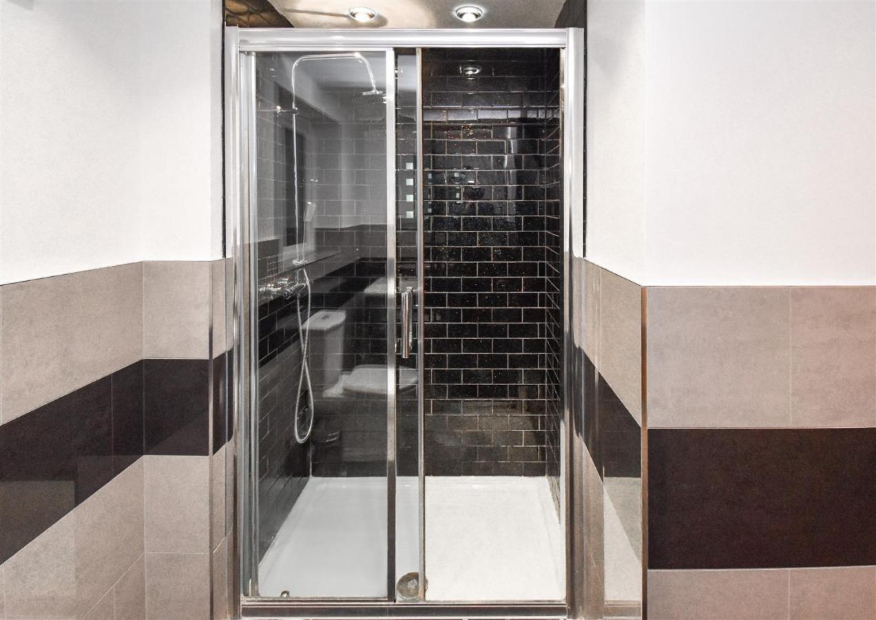 Holiday home Foxley Place: Mk House For Large Groups Milton Keynes